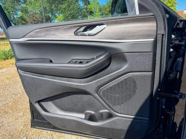 New 2026 Black Jeep Altitude image 13