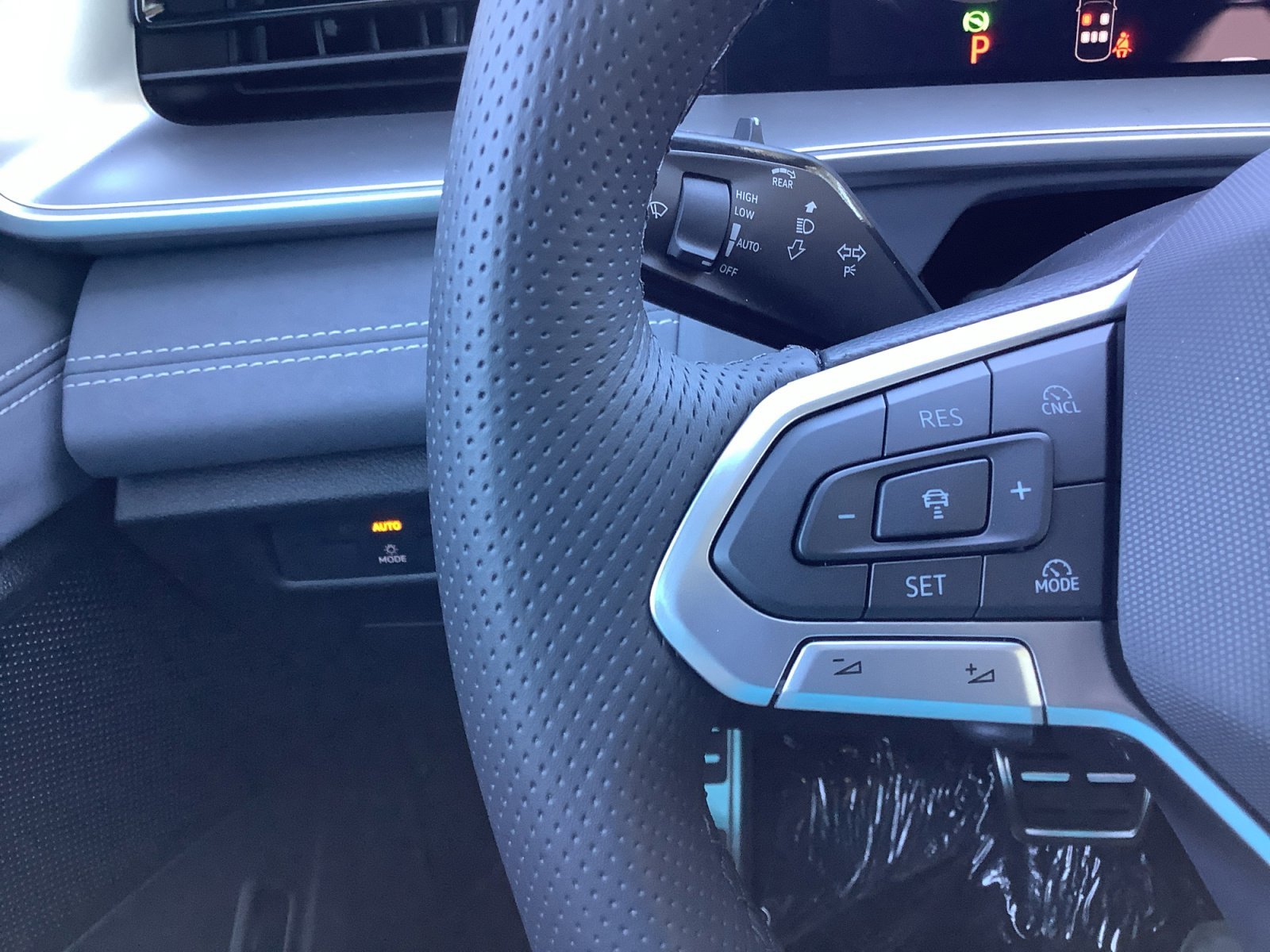 New 2026 Platinum Gray Metallic Volkswagen SE R-Line Black image 27