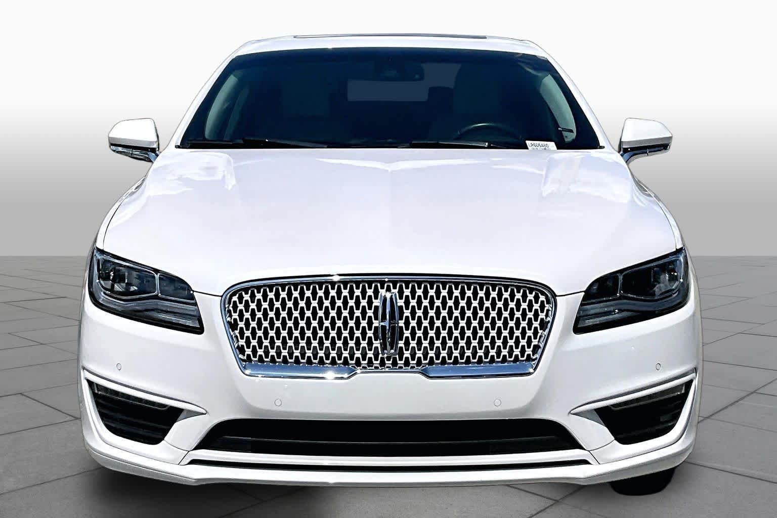 Used 2020 White Platinum Metallic Tri-Coat Lincoln Reserve image 4
