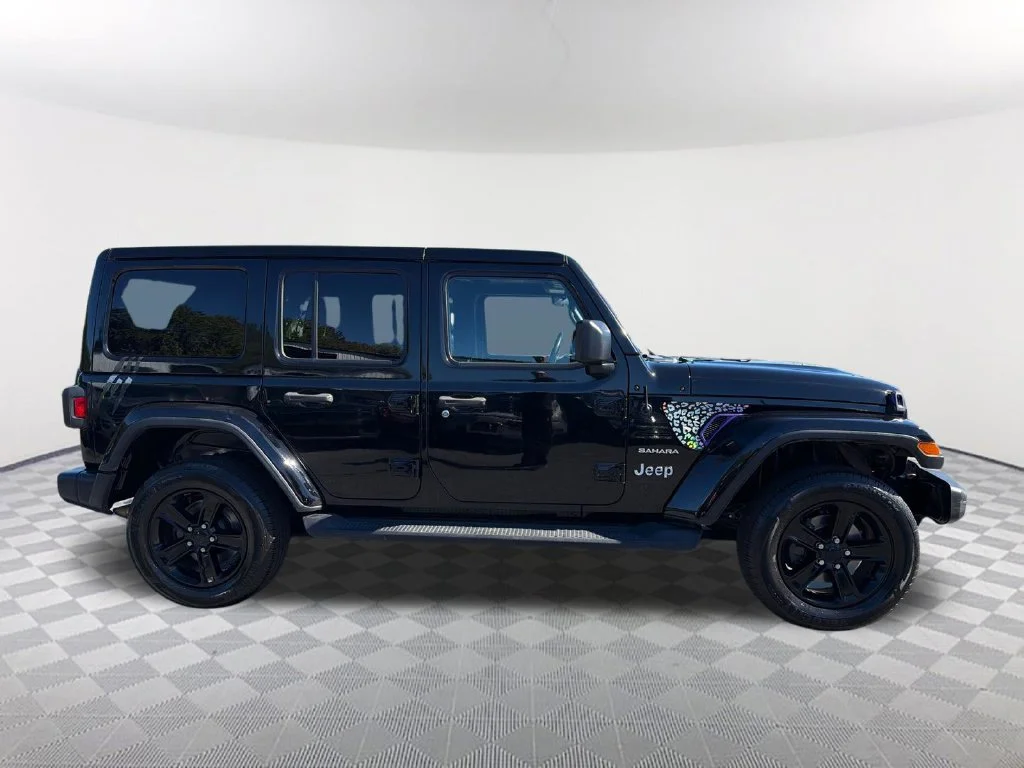 Used 2020 Black Jeep Unlimited Sahara Altitude image 4