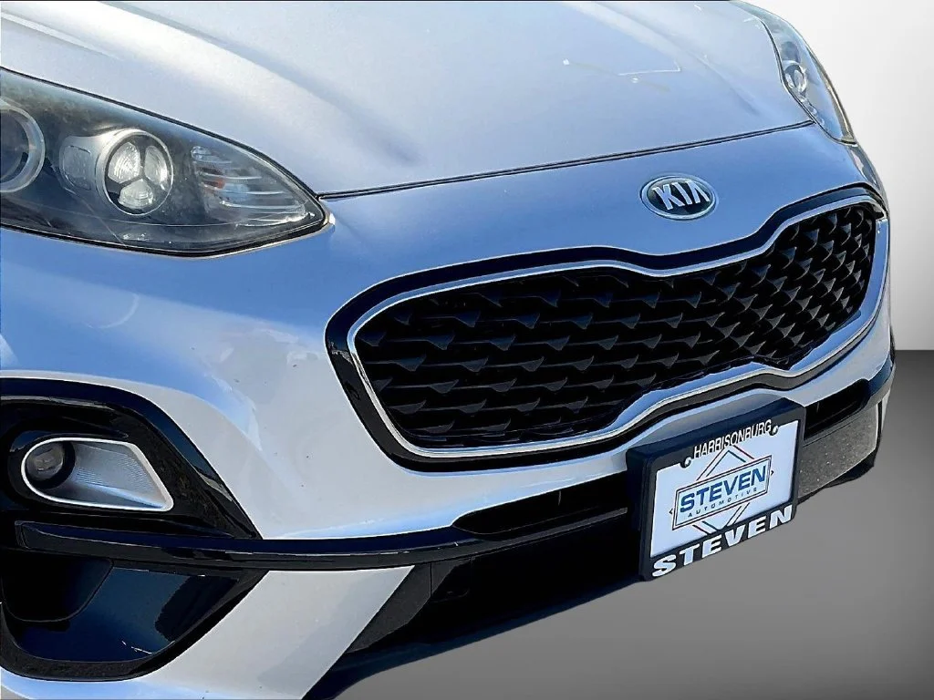 Used 2020 Sparkling Silver Kia LX image 37