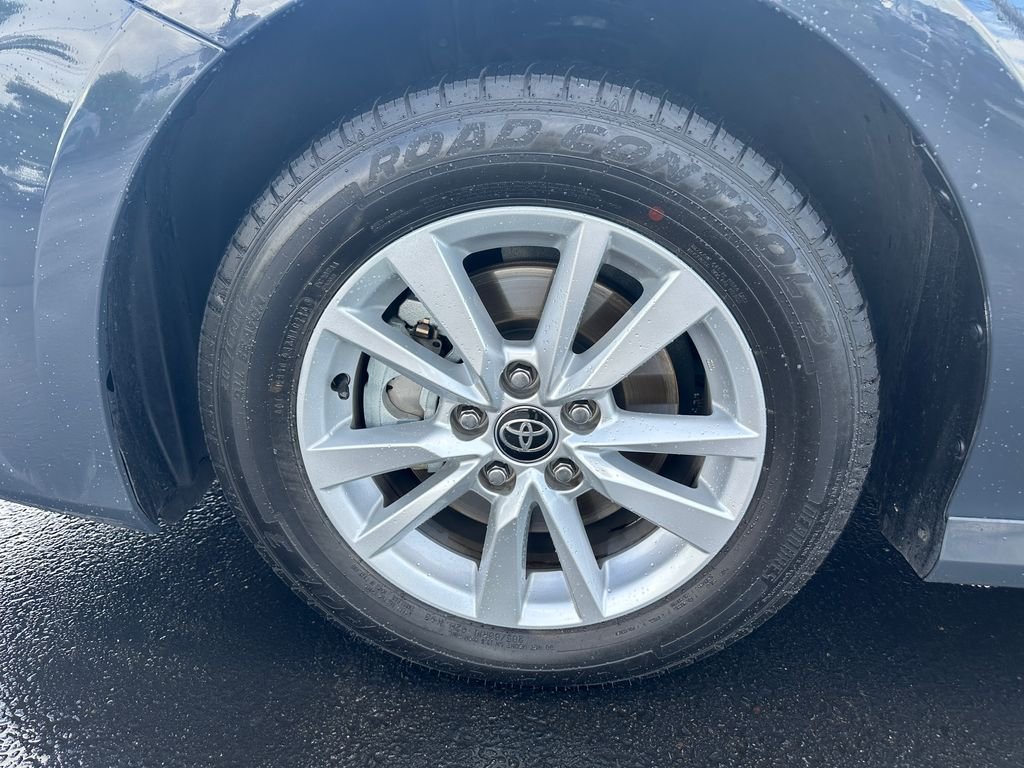 Used 2025 Underground Toyota LE image 12