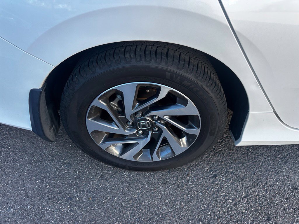 Used 2017 White Honda EX image 28
