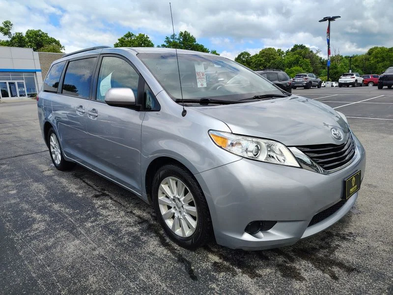 Used 2014 Silver Toyota LE image 2