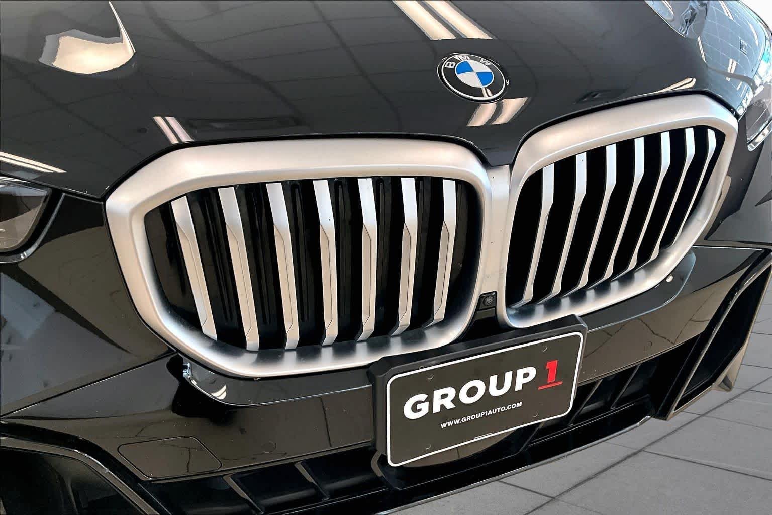 Used 2024 Black Sapphire Metallic BMW sDrive40i image 28