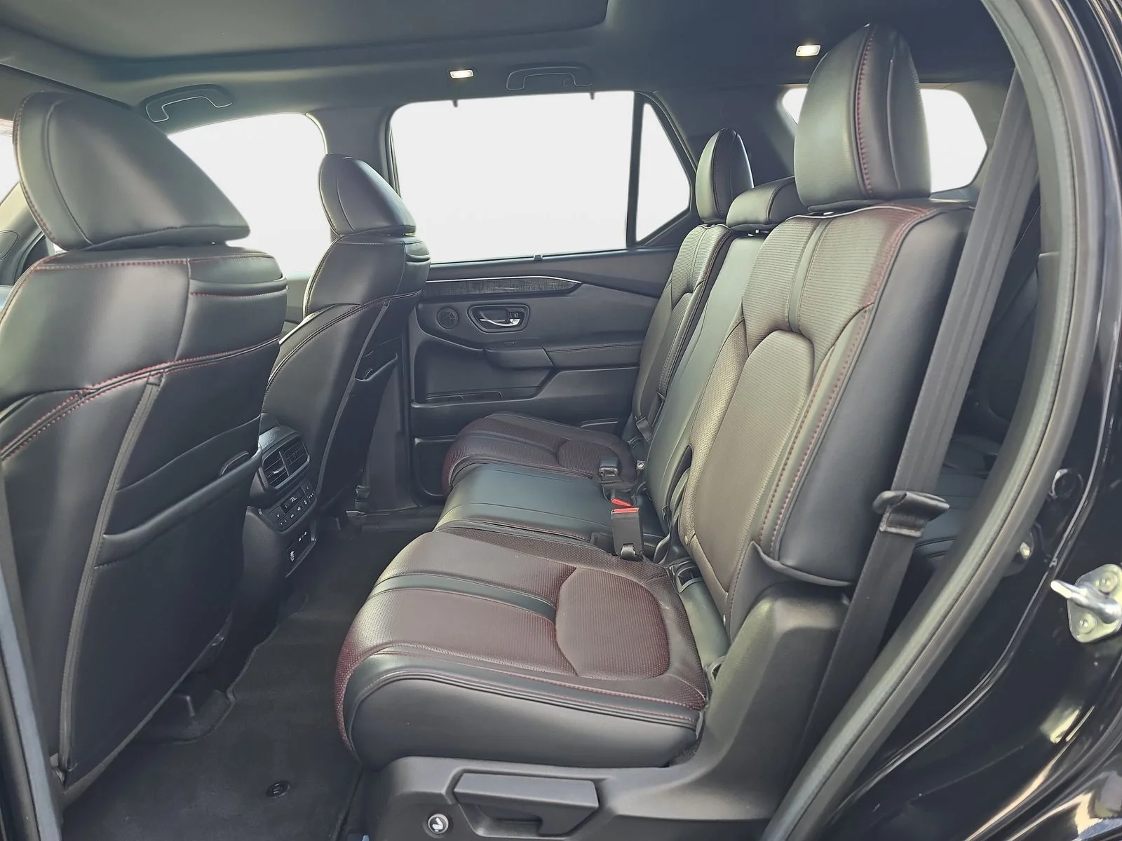 2025 Honda Pilot Black Edition - Photo 17
