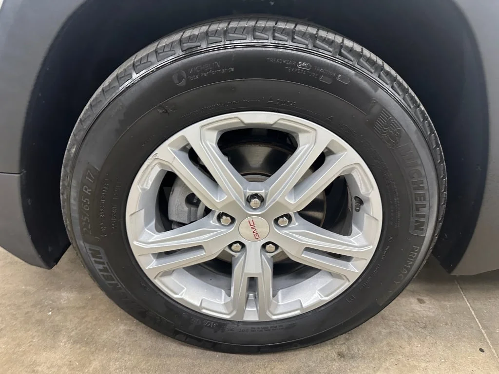 Used 2023 Summit White GMC SLE image 36