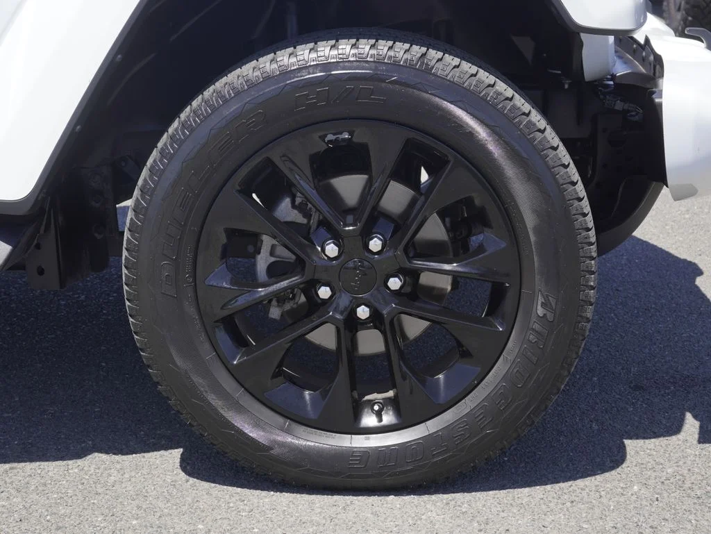 Certified Used 2023 White/off-white Jeep High Altitude image 9