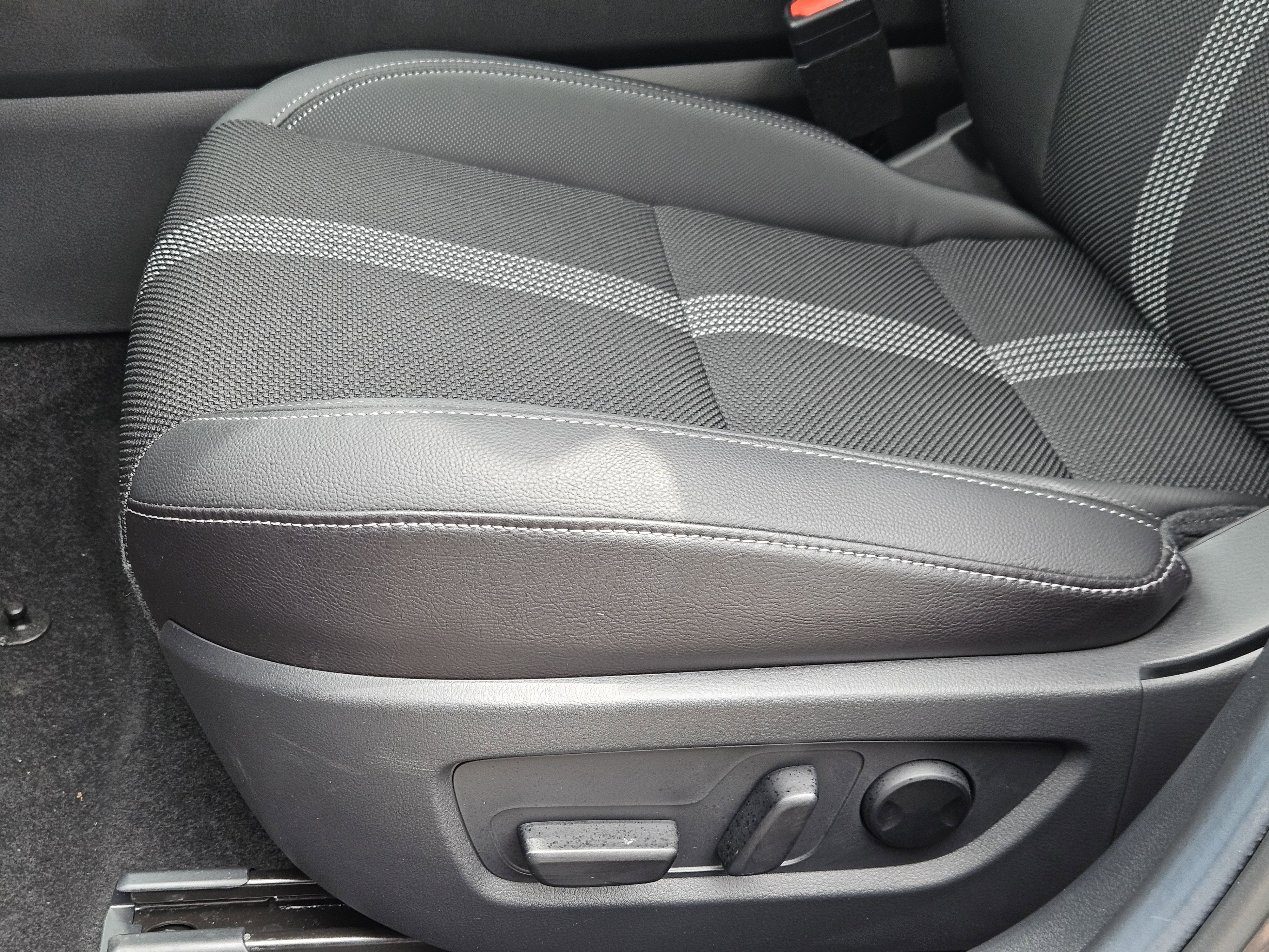 Used 2025  Mazda Preferred image 24