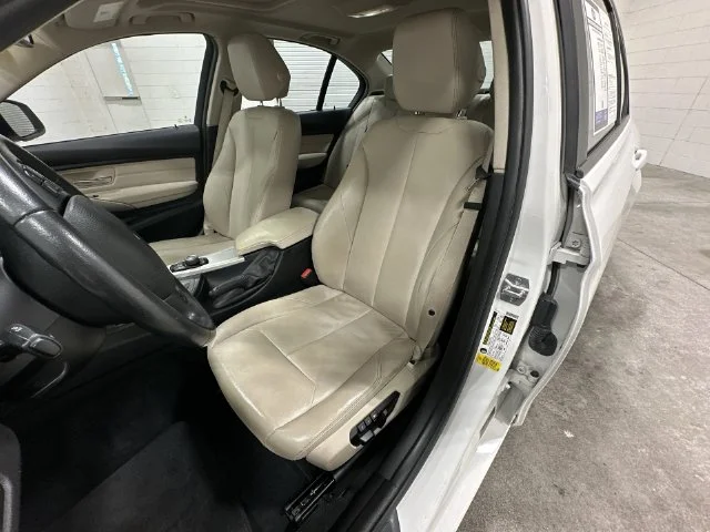 Used 2015 Alpine White BMW 320i image 12