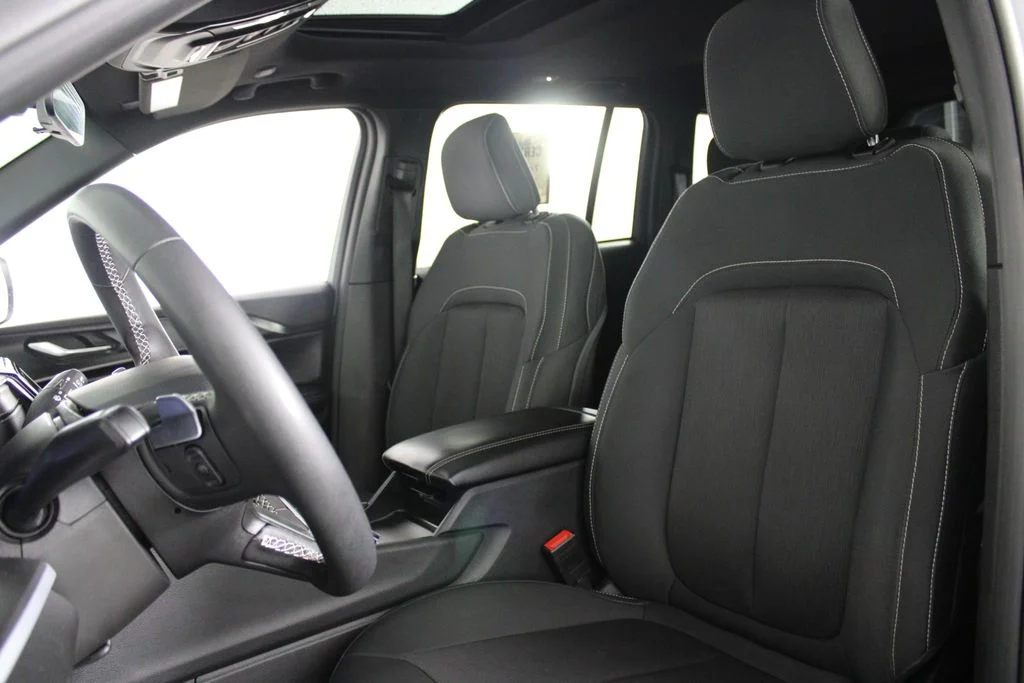 Used 2025 Silver Jeep Laredo X image 18