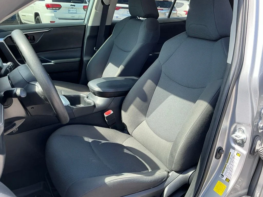 Used 2022 Silver Toyota LE image 33