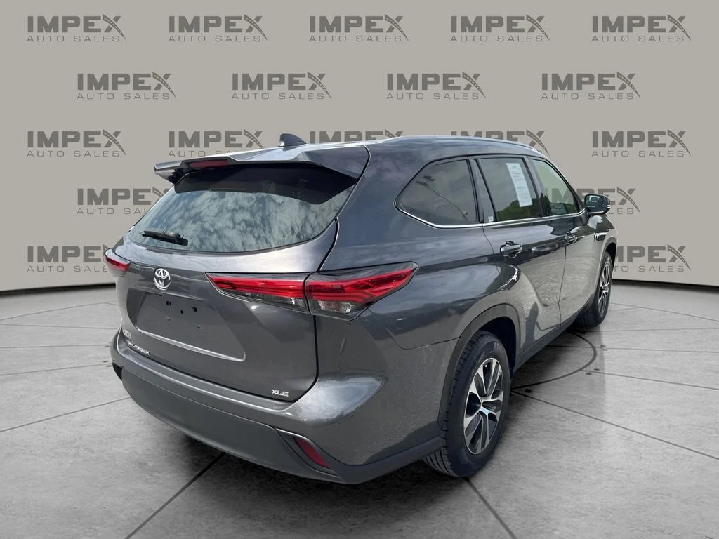 Used 2022 Gray Toyota XLE image 5