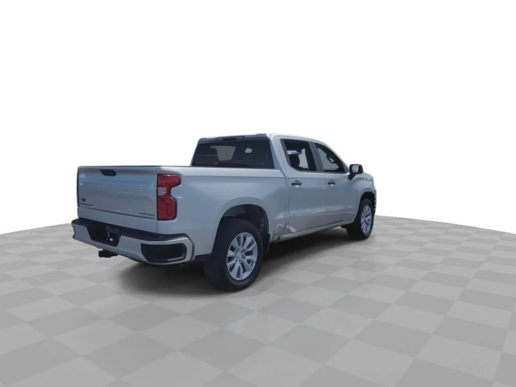 Used 2022 SILVER ICE METALLIC Chevrolet Custom image 8
