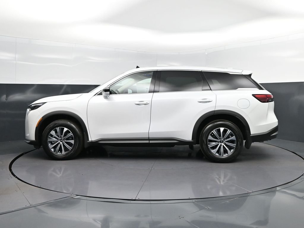 Certified Used 2026 White INFINITI PURE image 4