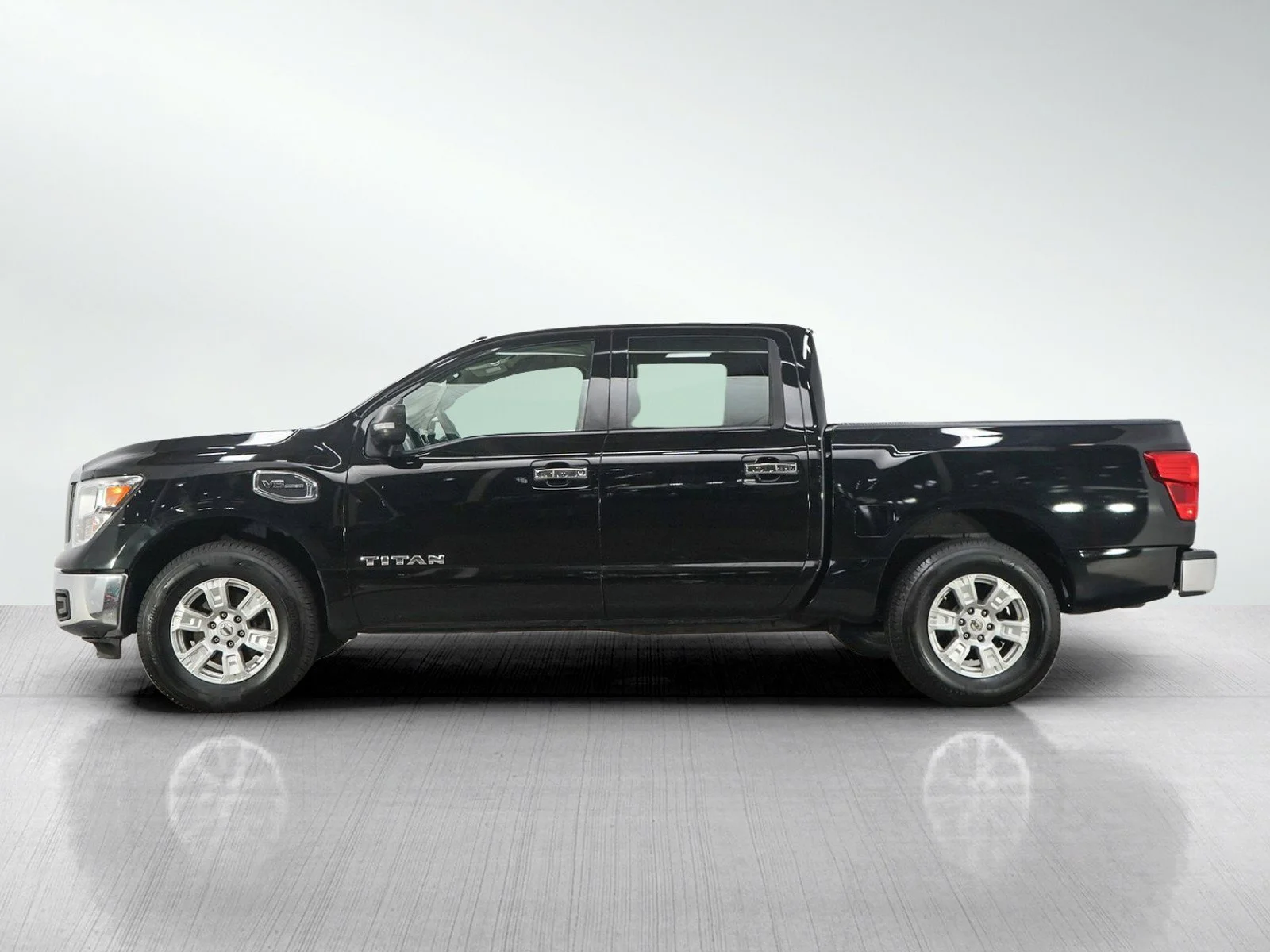 Used 2017 Nissan Titan SV with VIN 1N6AA1EJ2HN540289 for sale in White Bear Lake, Minnesota