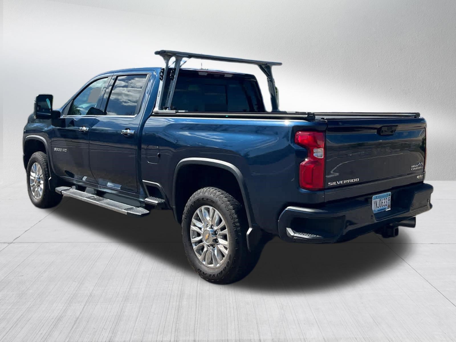 Used 2022 Northsky Blue Metallic Chevrolet High Country image 3