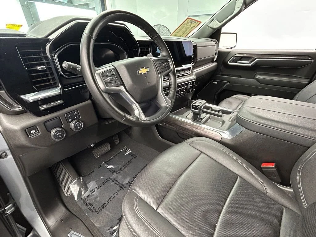 2025 Chevrolet Silverado 1500 LTZ - Photo 13