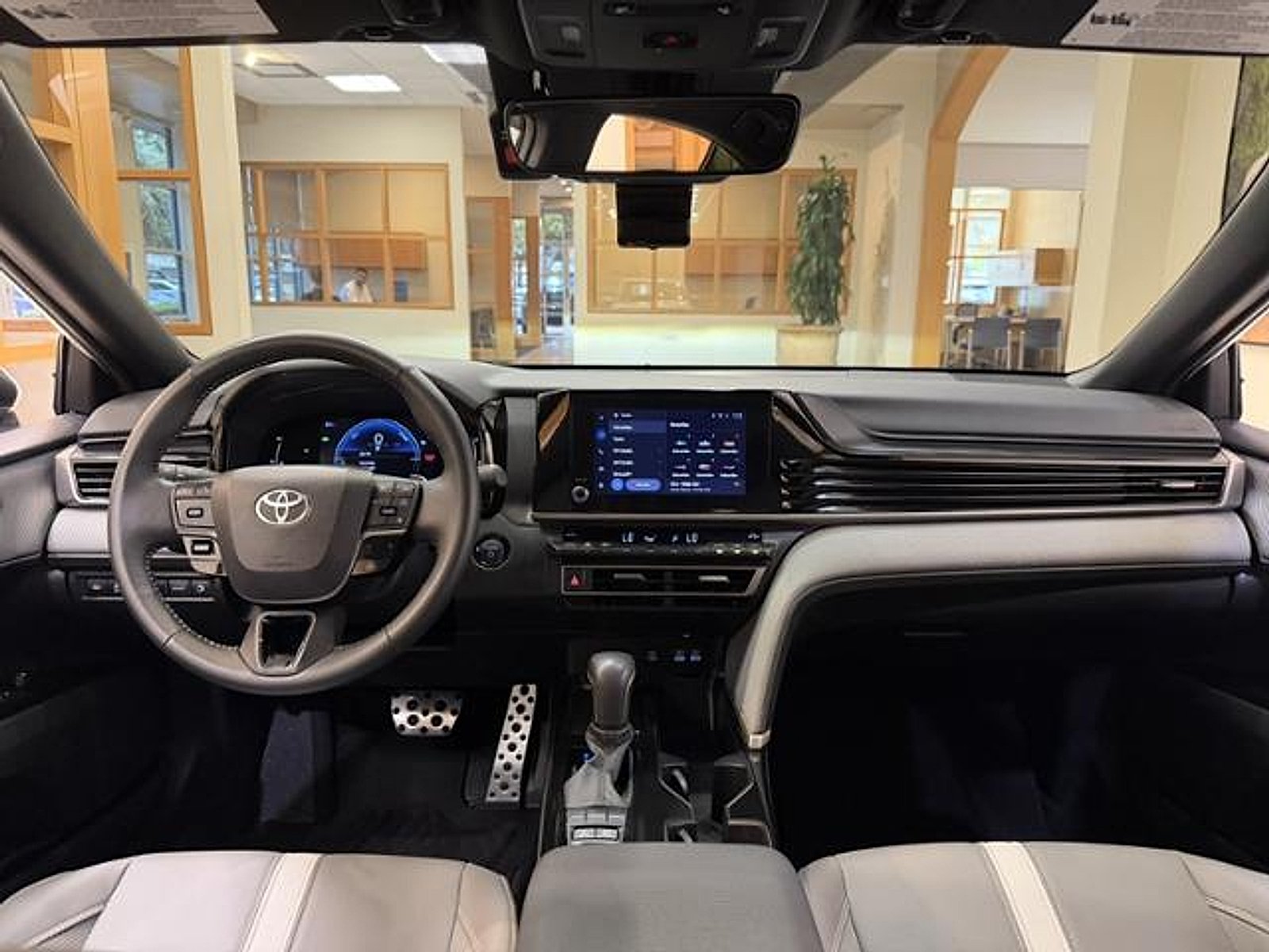 Used 2025 White Toyota  image 13