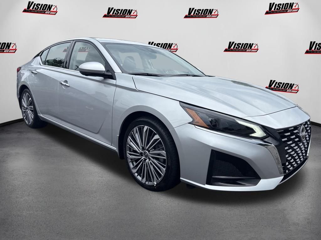 Used 2025 Silver Nissan 2.5 SL image 5