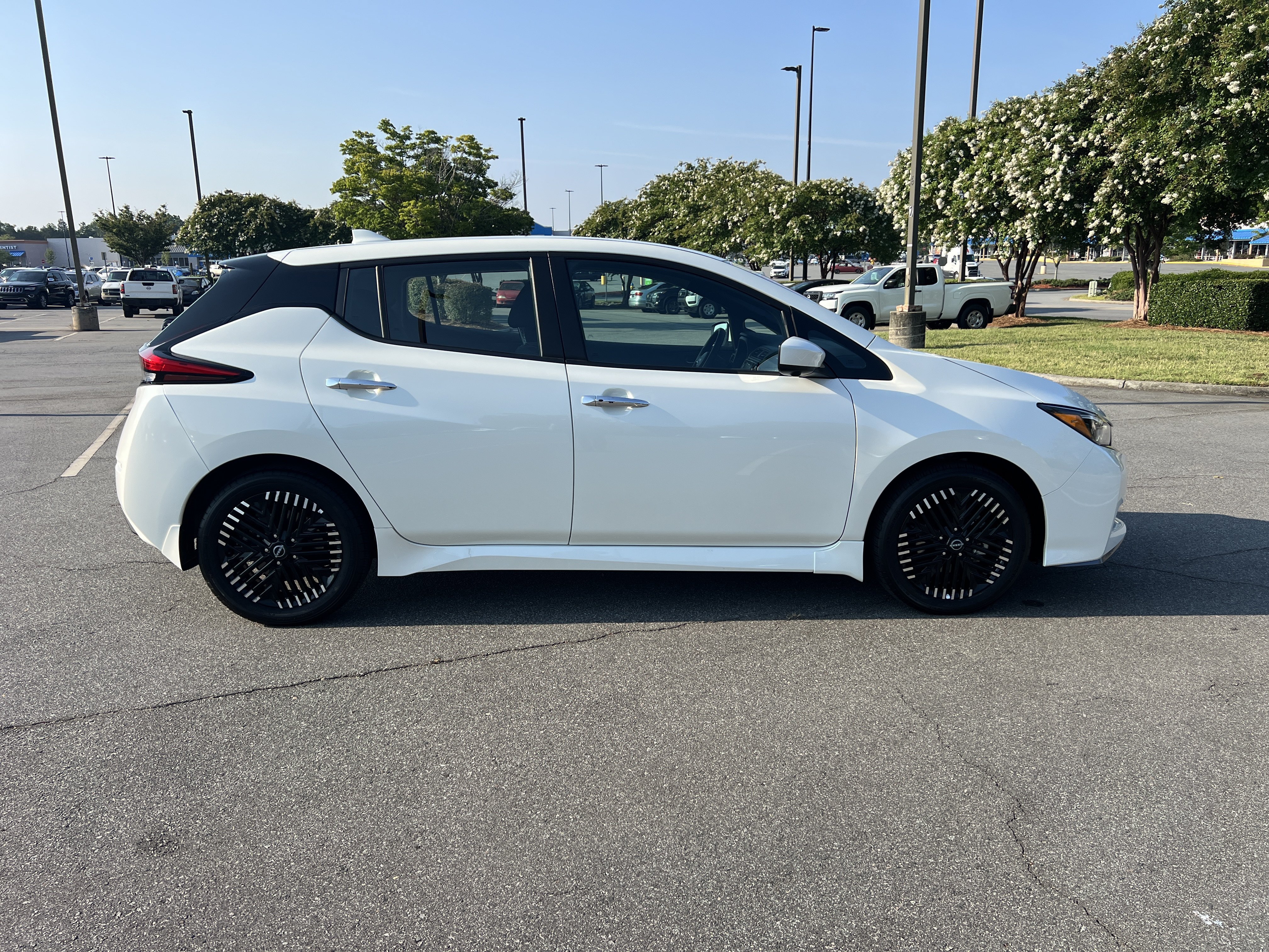 Certified Used 2025 Pearl White Tricoat Nissan SV PLUS image 4