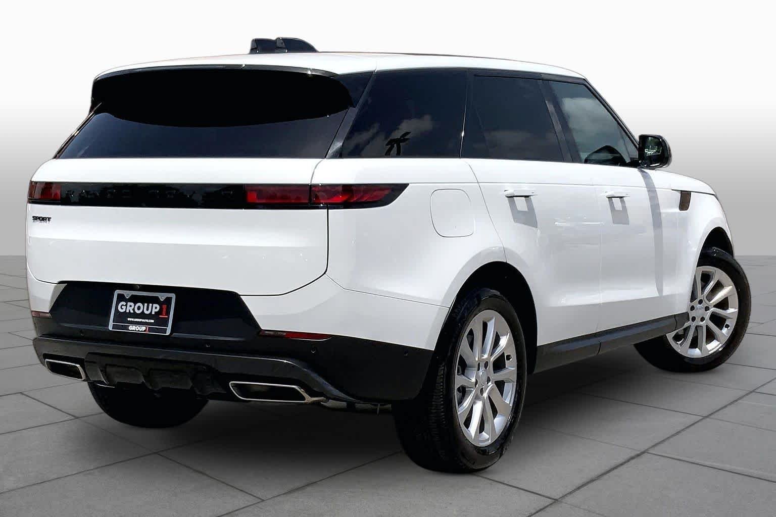 Used 2025 Fuji White Land Rover SE image 13