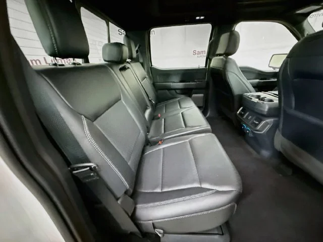 Used 2025 White Metallic Ford Lariat image 29