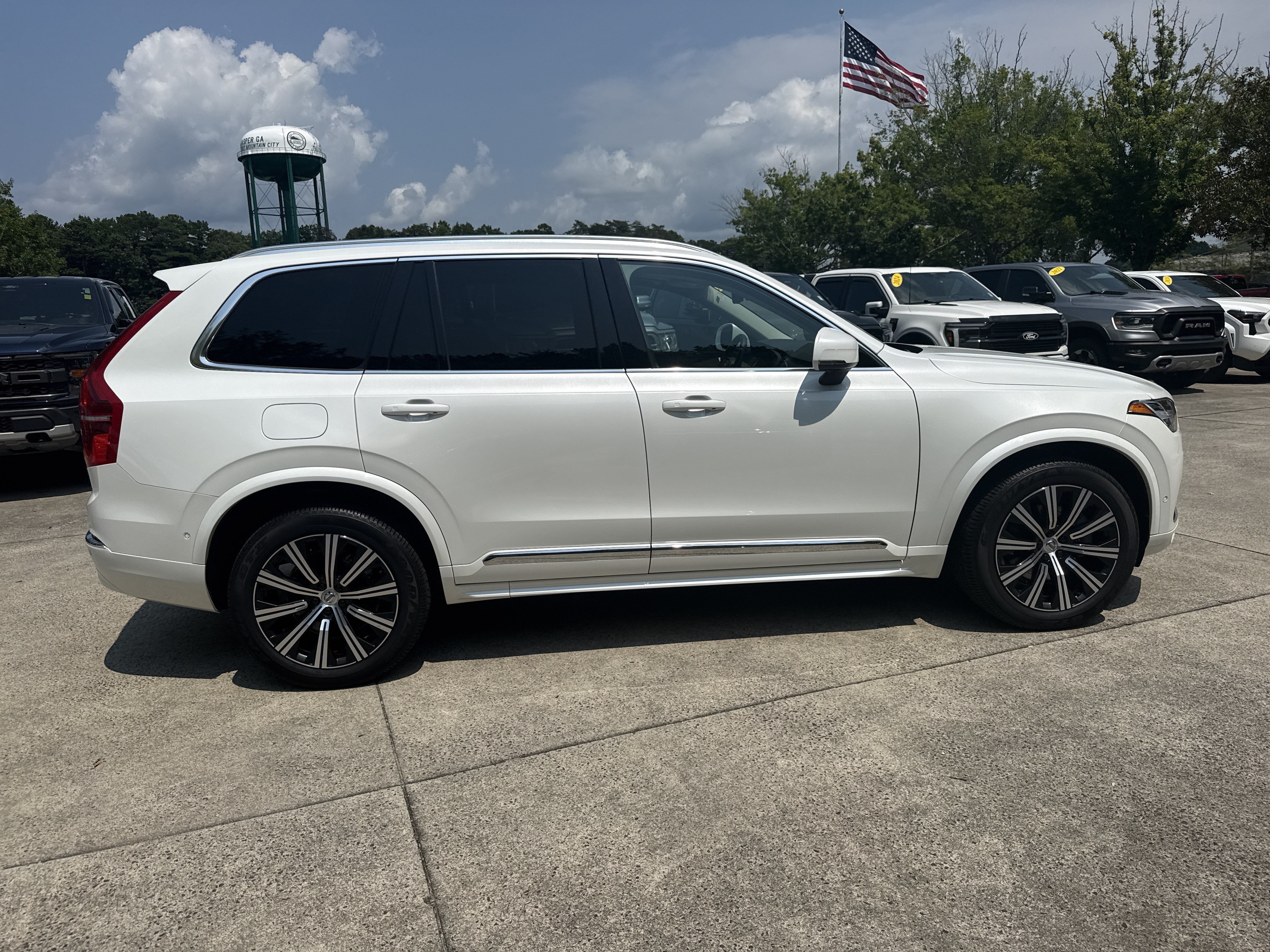 Used 2023 White Volvo Plus image 8