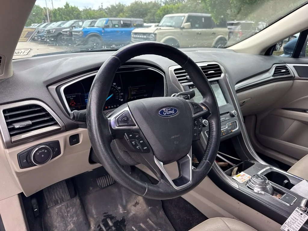 Used 2018 Blue Ford SE image 9