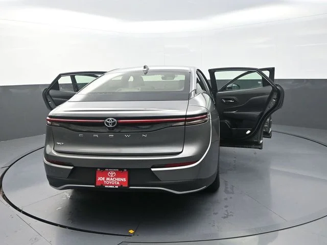 Used 2023  Toyota XLE image 42