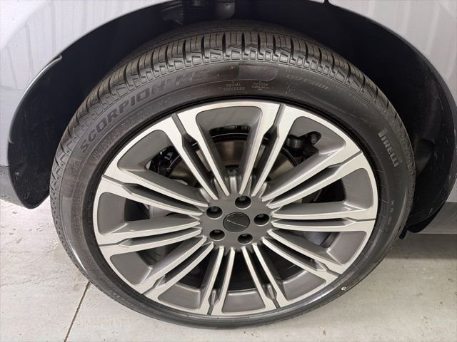 New 2026 Eiger Grey Land Rover SE image 24