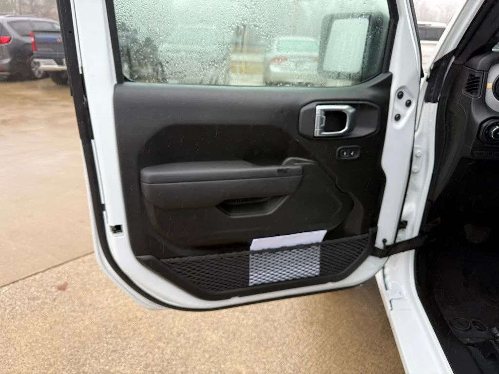 New 2026 Bright White Clear-Coat Exterior Paint Jeep Sport image 13