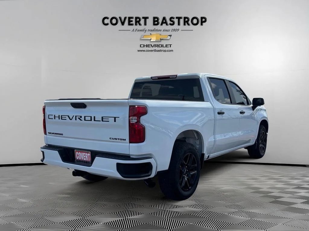 Used 2025 White Chevrolet Custom image 5
