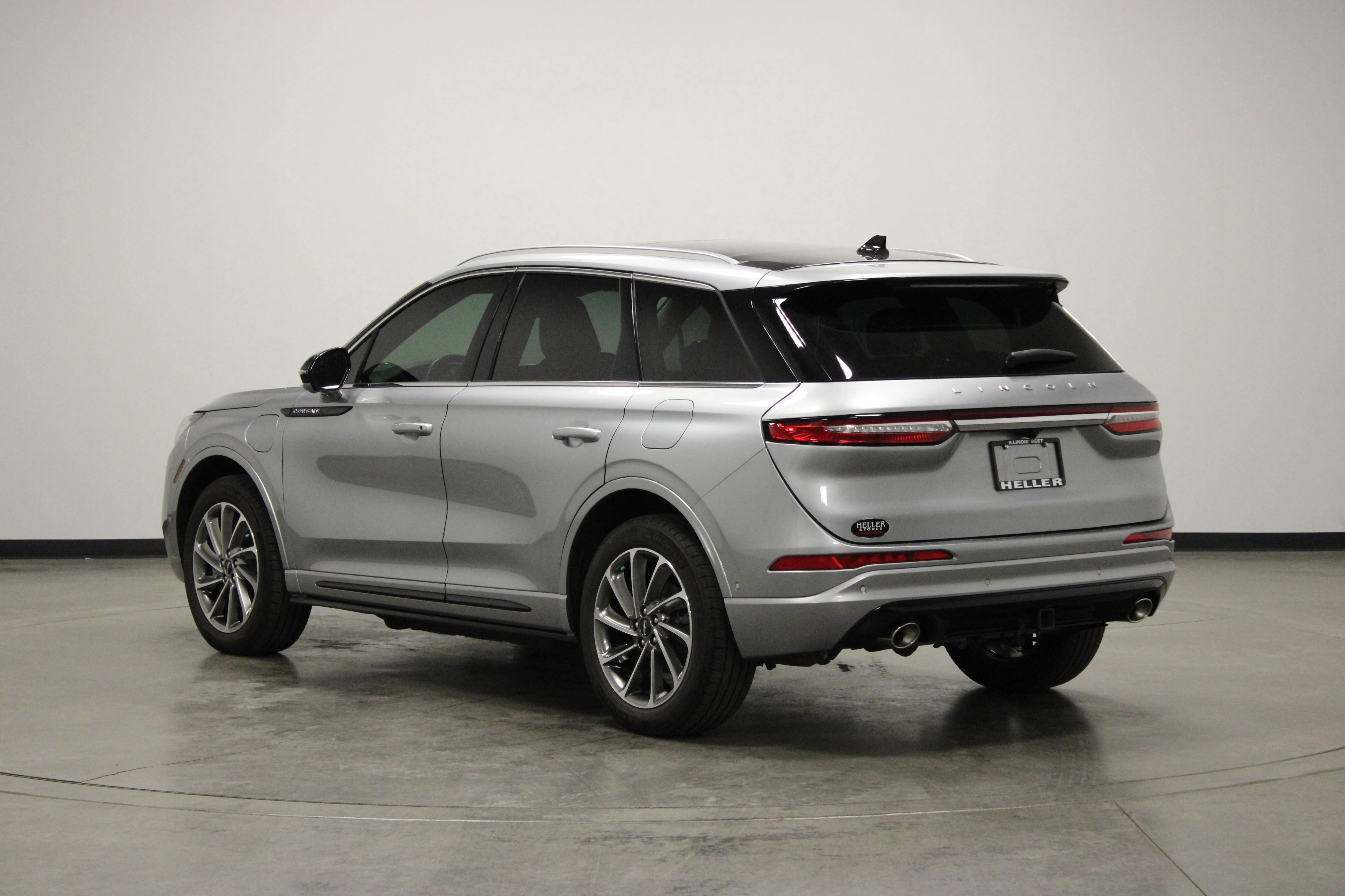 Used 2022 Silver Radiance Metallic Clearcoat Lincoln Grand Touring image 6