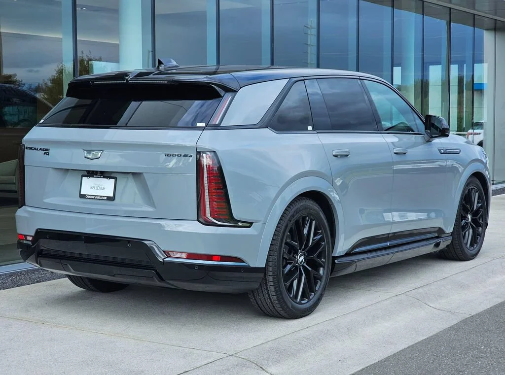 New 2026 Luna Metallic Cadillac Premium Sport image 5