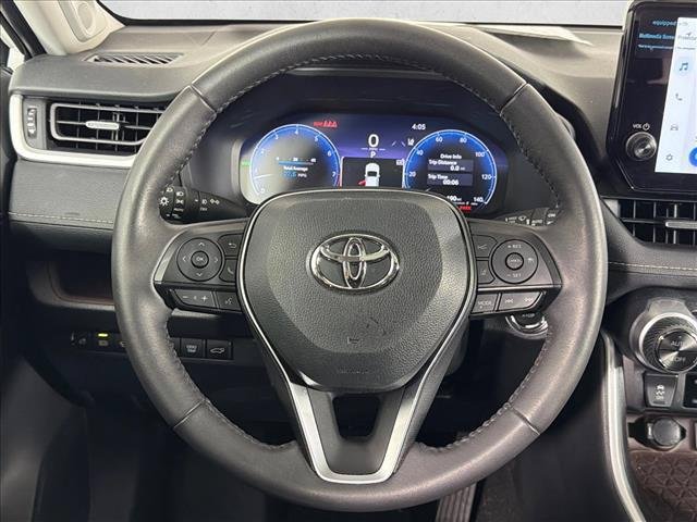 Certified Used 2025 WIND CHILL PEARL Toyota  image 25