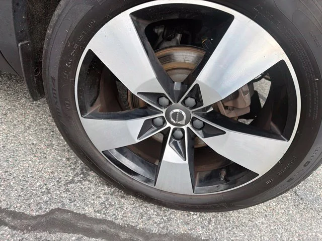 Used 2020 Black Volvo Momentum image 17