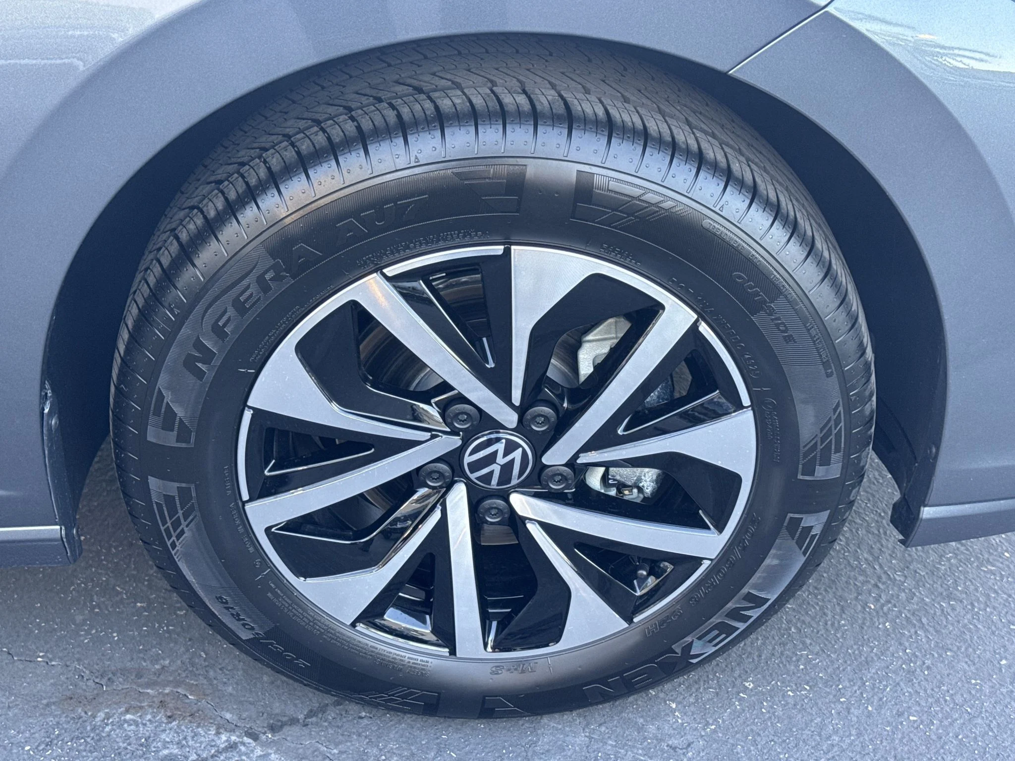 New 2027 Platinum Gray Metallic Volkswagen S image 11