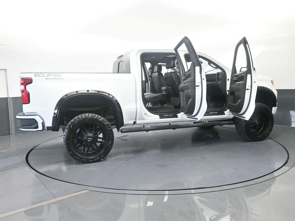 Used 2022 Summit White Chevrolet RST image 78