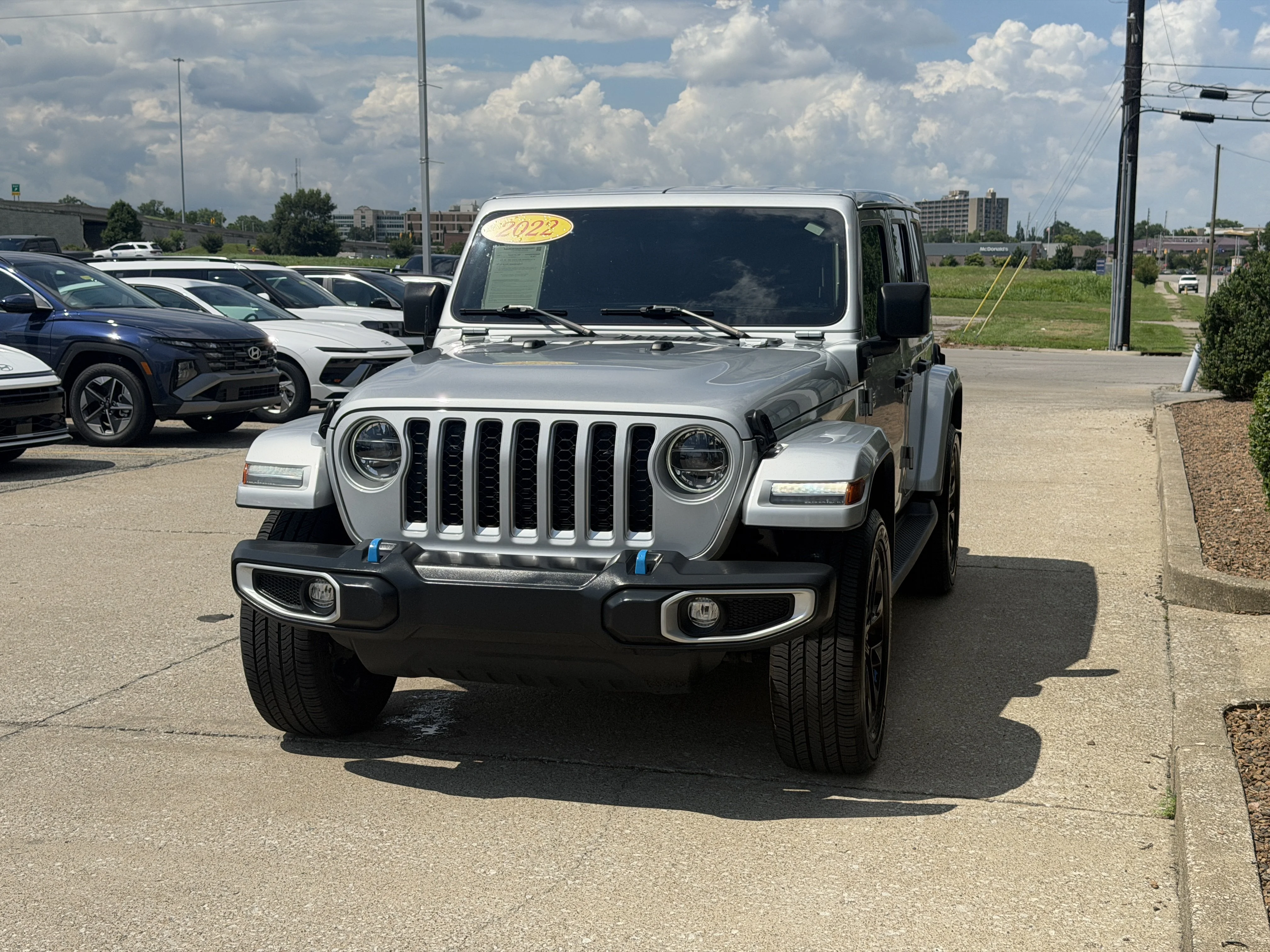 Used 2022 Silver Zynith Clearcoat Jeep Unlimited Sahara image 23