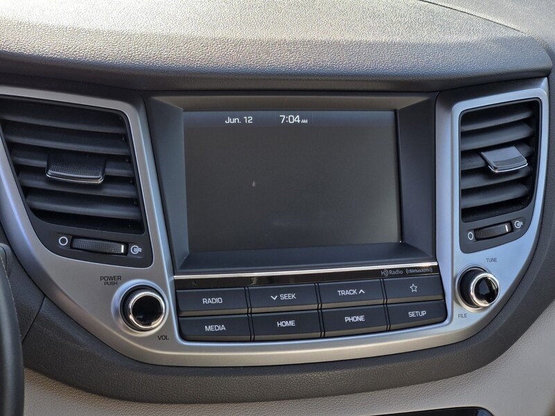 Used 2018 Molten Silver HYUNDAI VALUE FWD image 20