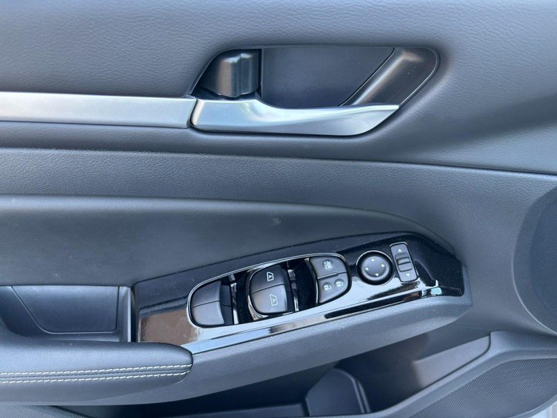 Used 2025 Brilliant Silver Metallic Nissan SL FWD image 19