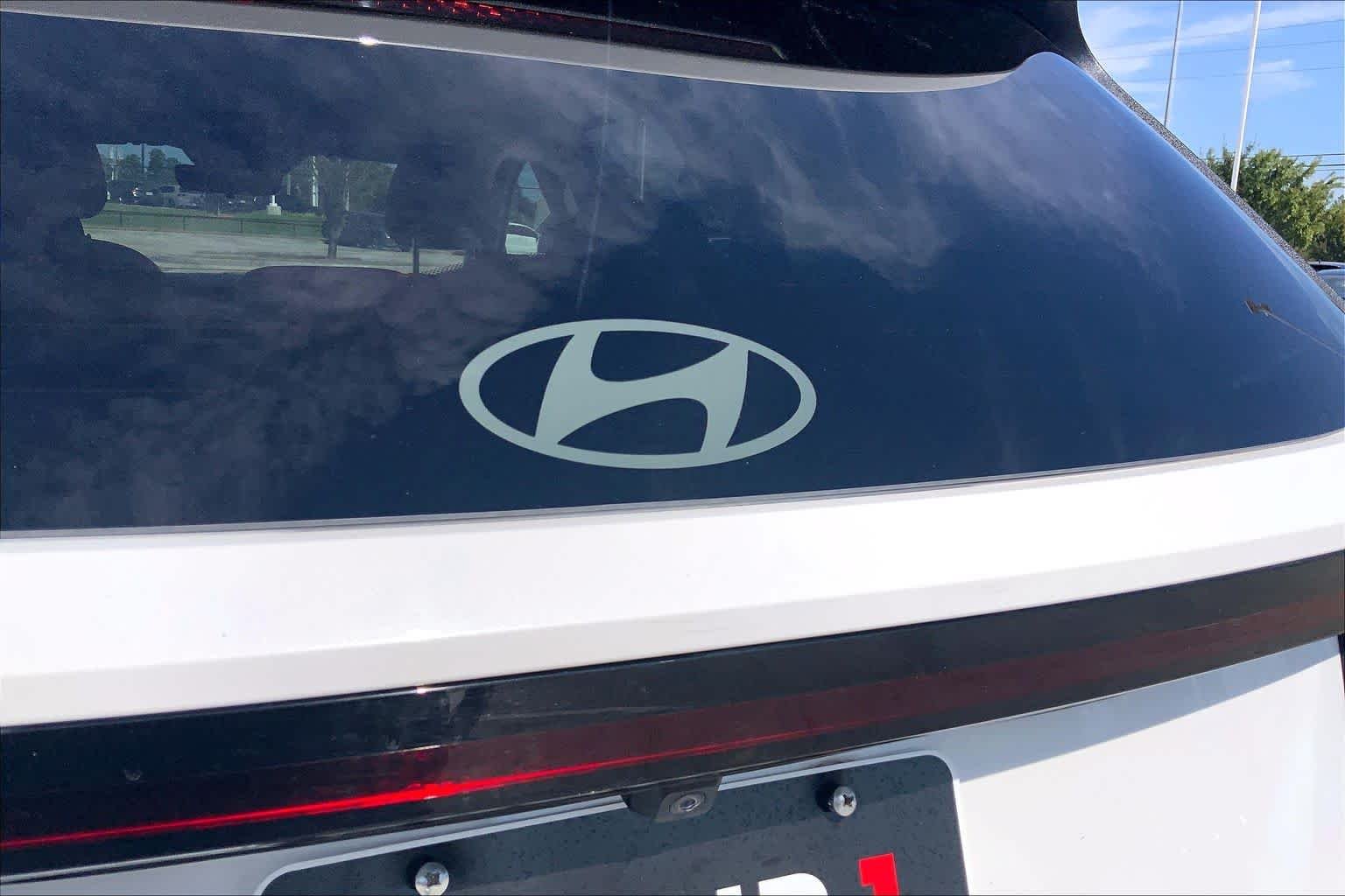 Used 2025 Serenity White Pearl Hyundai SEL image 10