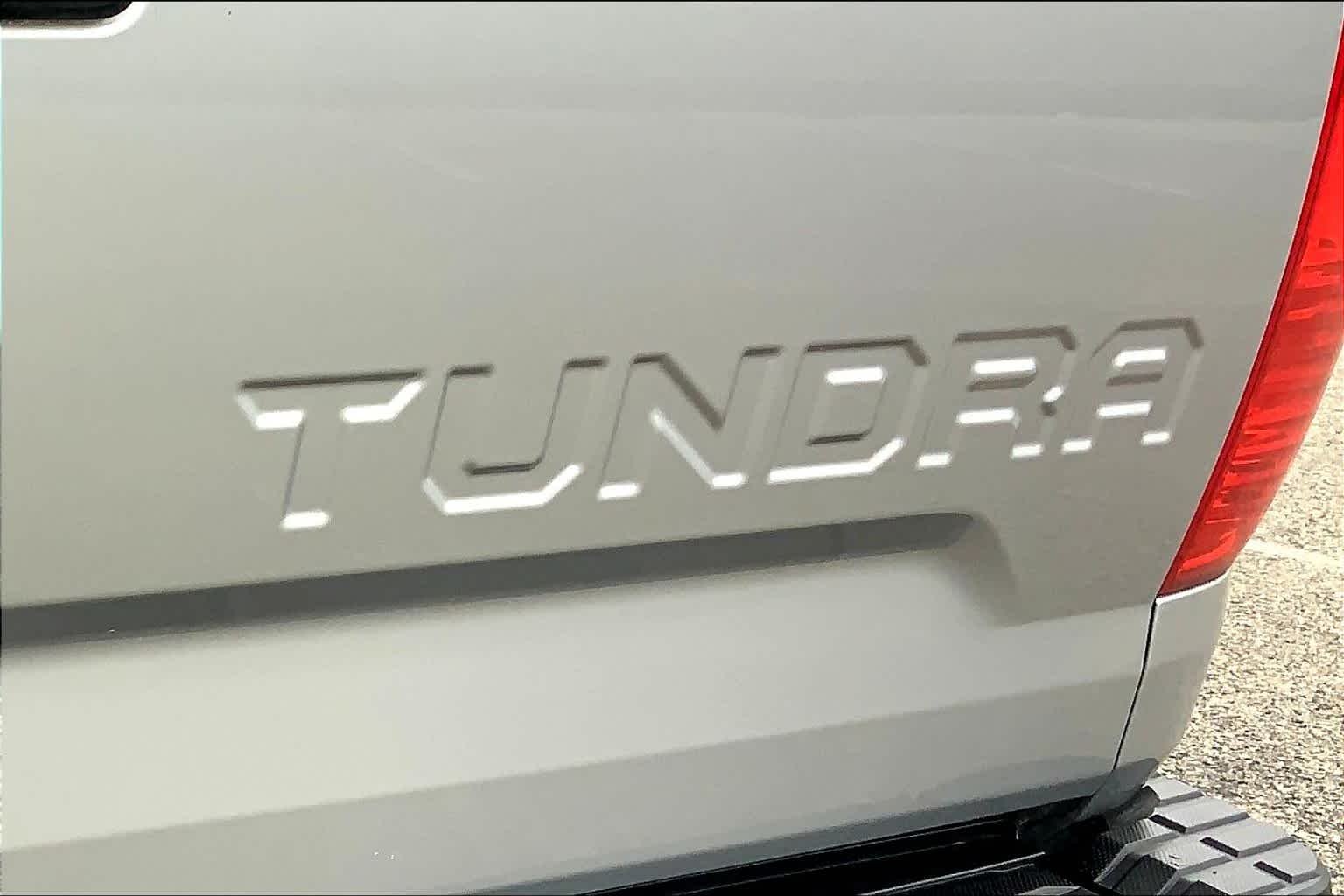 Used 2016 Silver Sky Metallic Toyota SR5 image 10