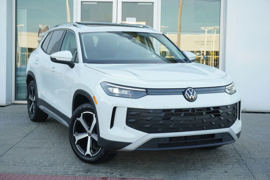 Certified Used 2026 White/off-white Volkswagen 2.0T SE image 9