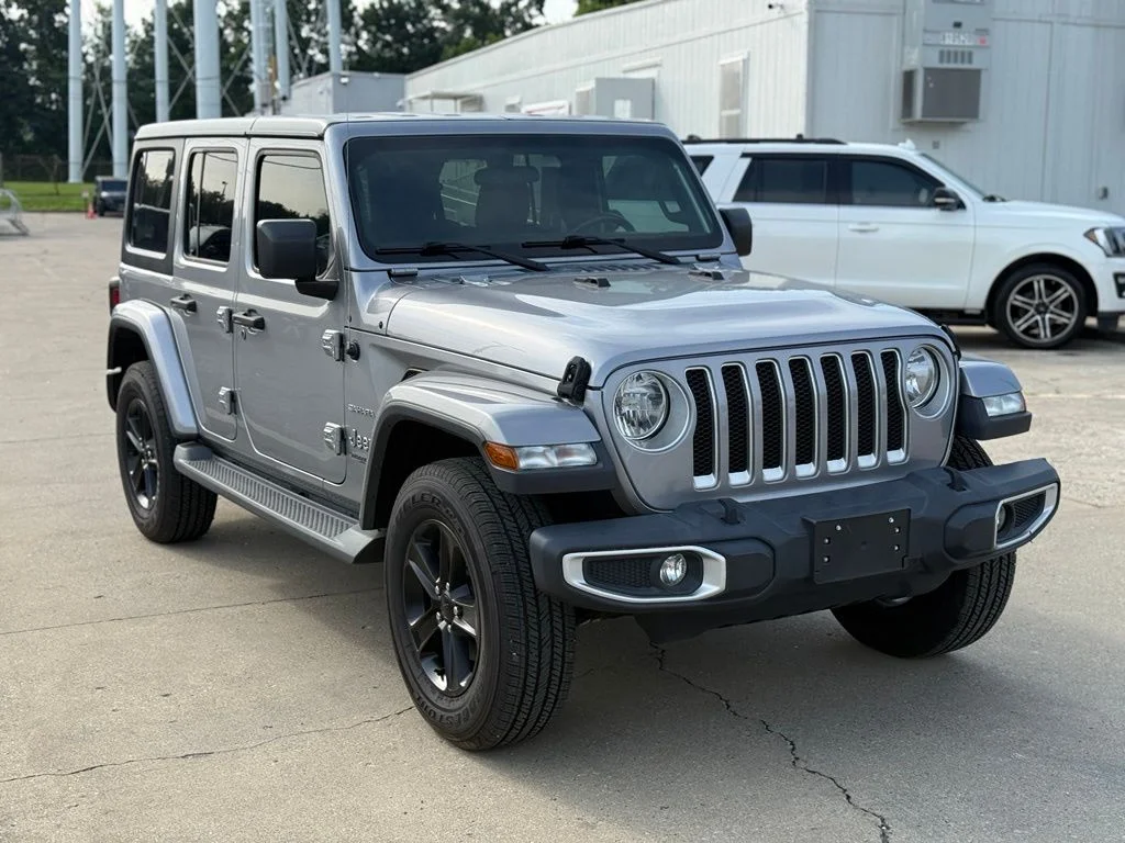 Used 2020 Silver Jeep Unlimited Sahara image 4