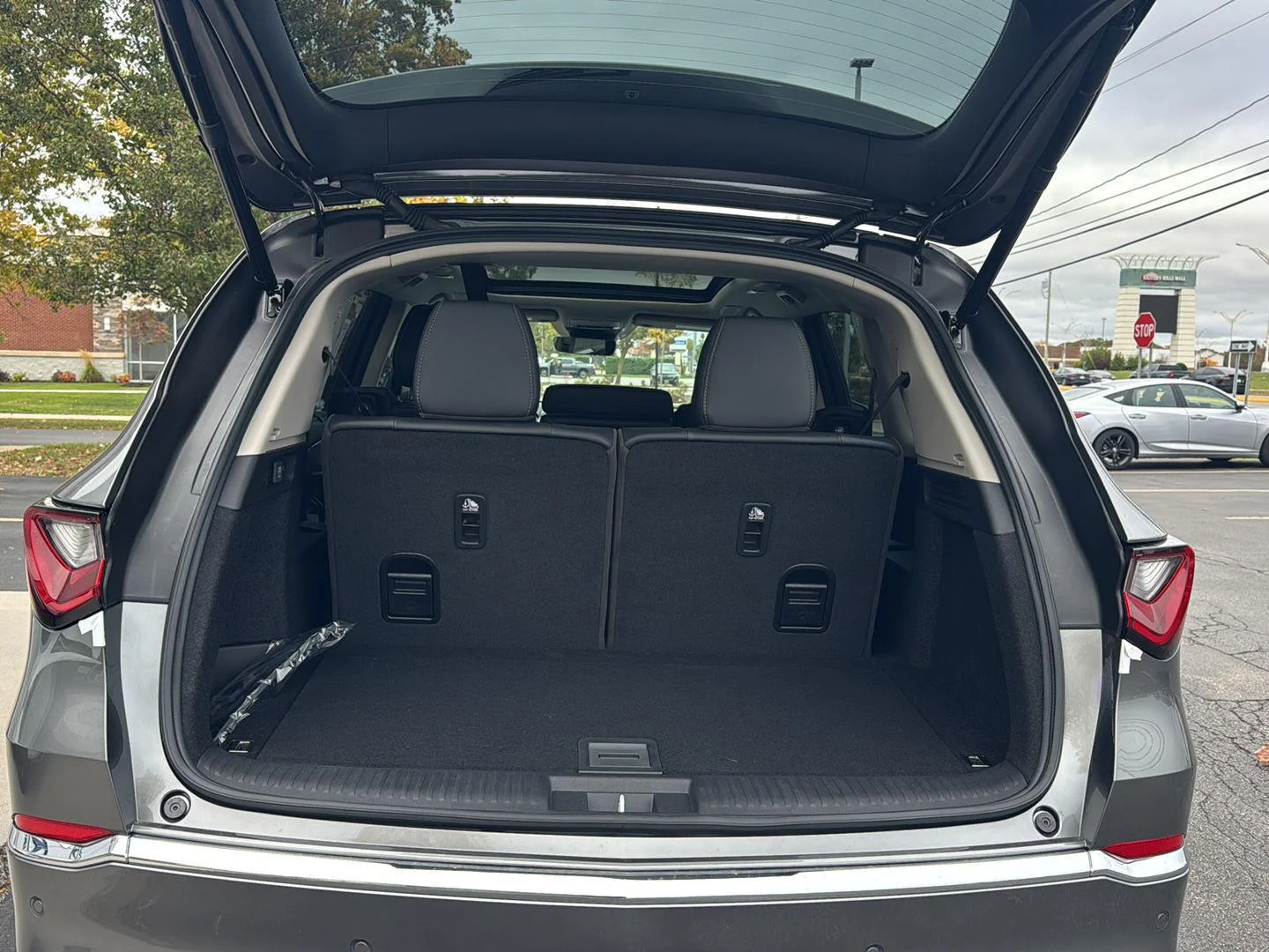 New 2026 Liquid Carbon Metallic Acura SH-AWD w/Tech image 9