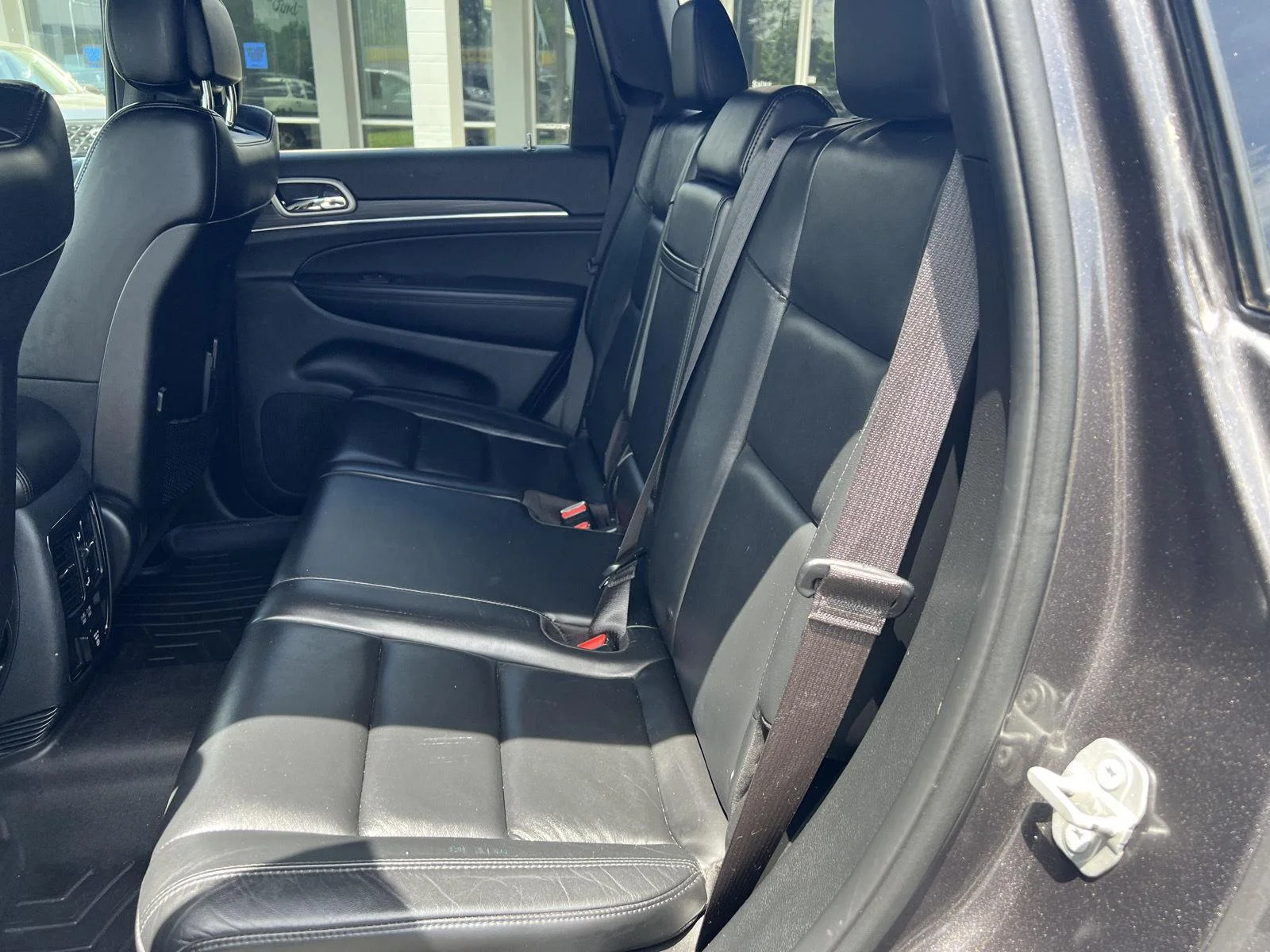 Used 2020 Granite Crystal Clearcoat Metallic Jeep Limited image 8