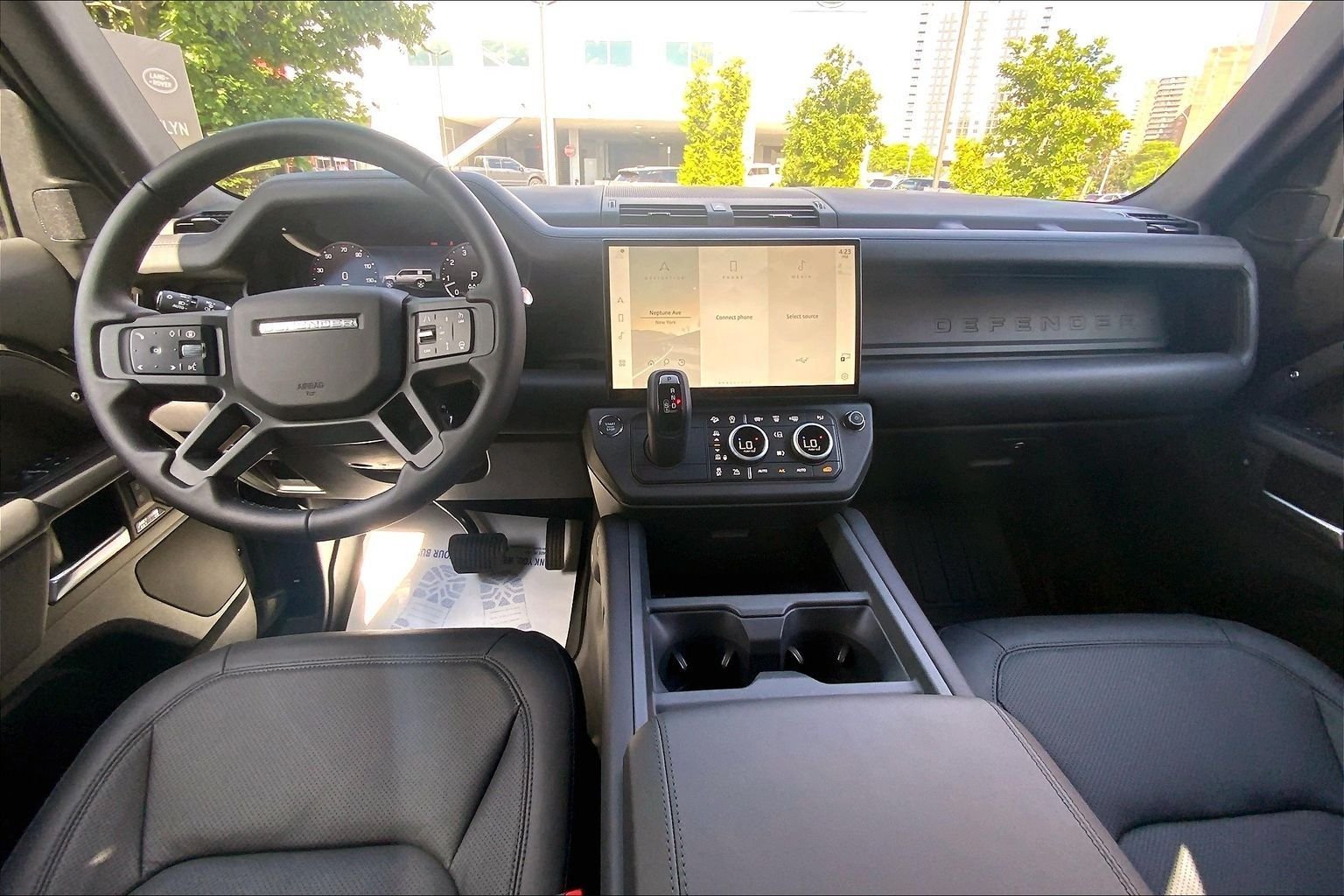 New 2026 Santorini Black LAND ROVER X-Dynamic SE image 5