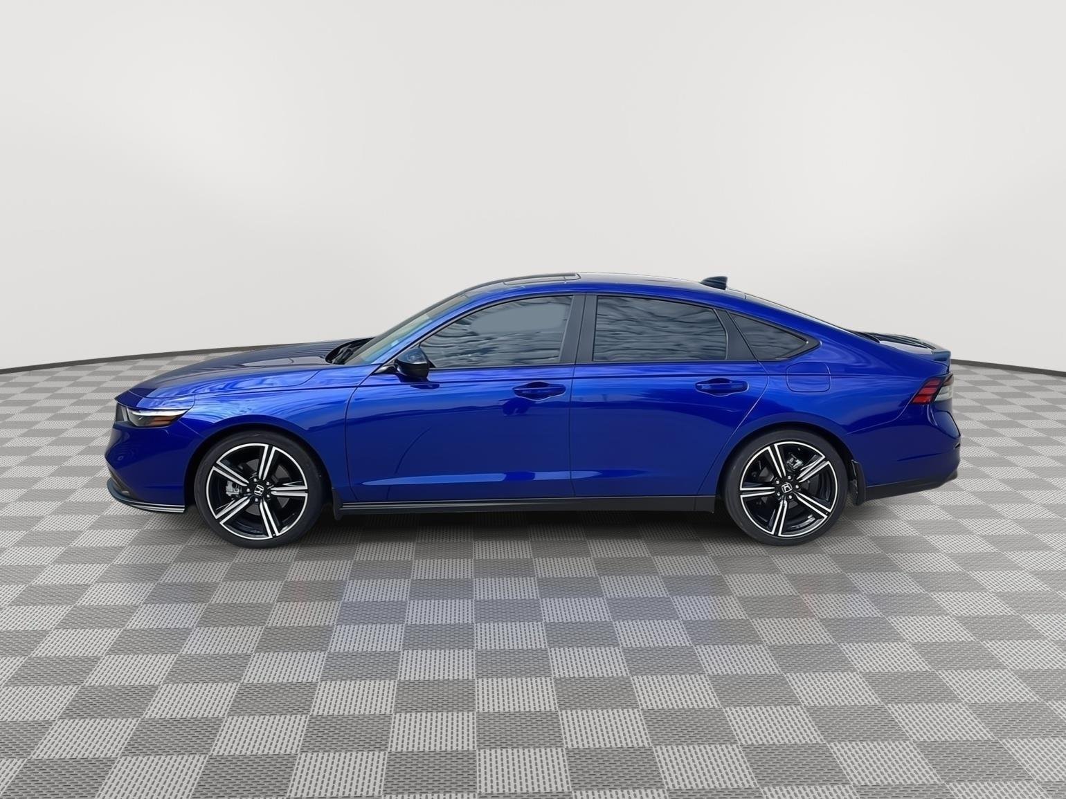 Used 2025 Still Night Pearl Honda Sport image 12